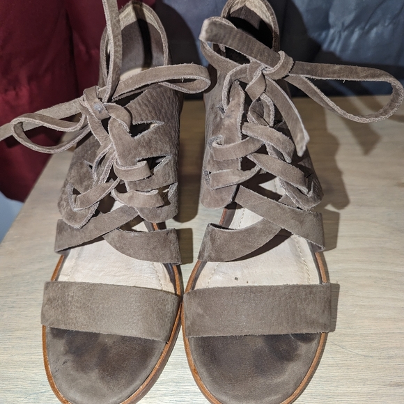 Frye company brown lace up heels - Picture 2 of 6